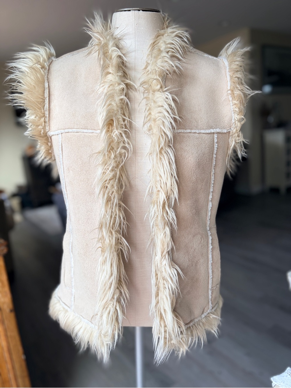 Vintage Le Château Faux Shearling Fur Vest. EUC (Y2K/Penny Lane Boho), Size Sm.